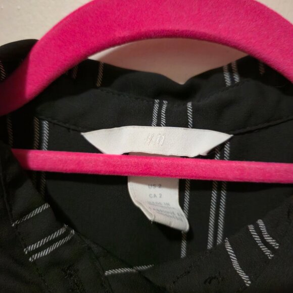 H&M Button-Down Blouse Dress Shirt Black and White Checkered Sz 2 XS - Picture 4 of 7